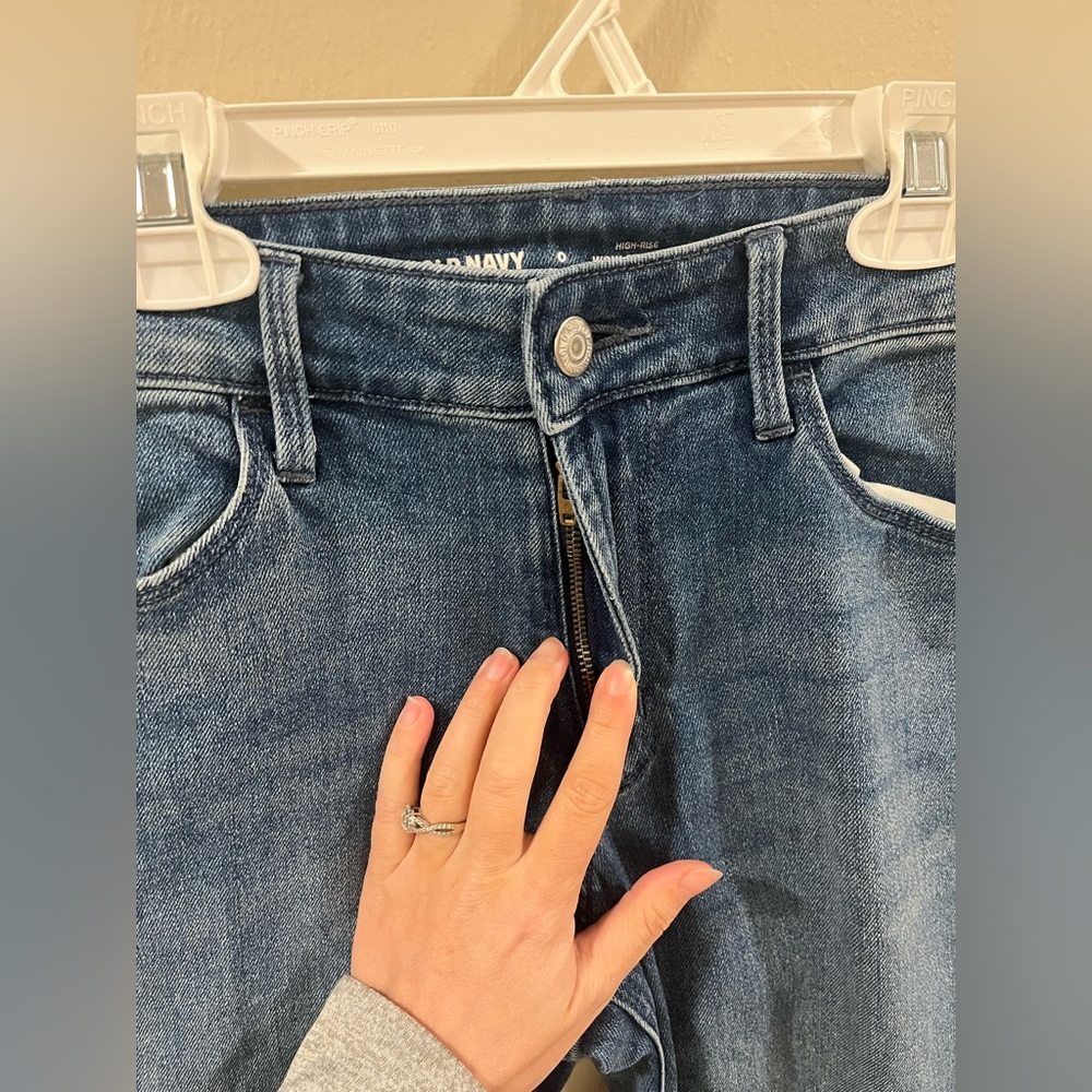 Old Navy High-Rise Wow Straight Jeans - Medium Wash - Size 0 - Picture 2 of 8